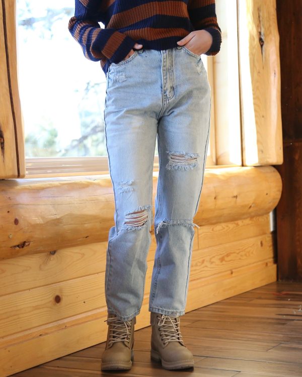 Ckoey Distressed High Waisted Denim Mom Jeans in Light Wash