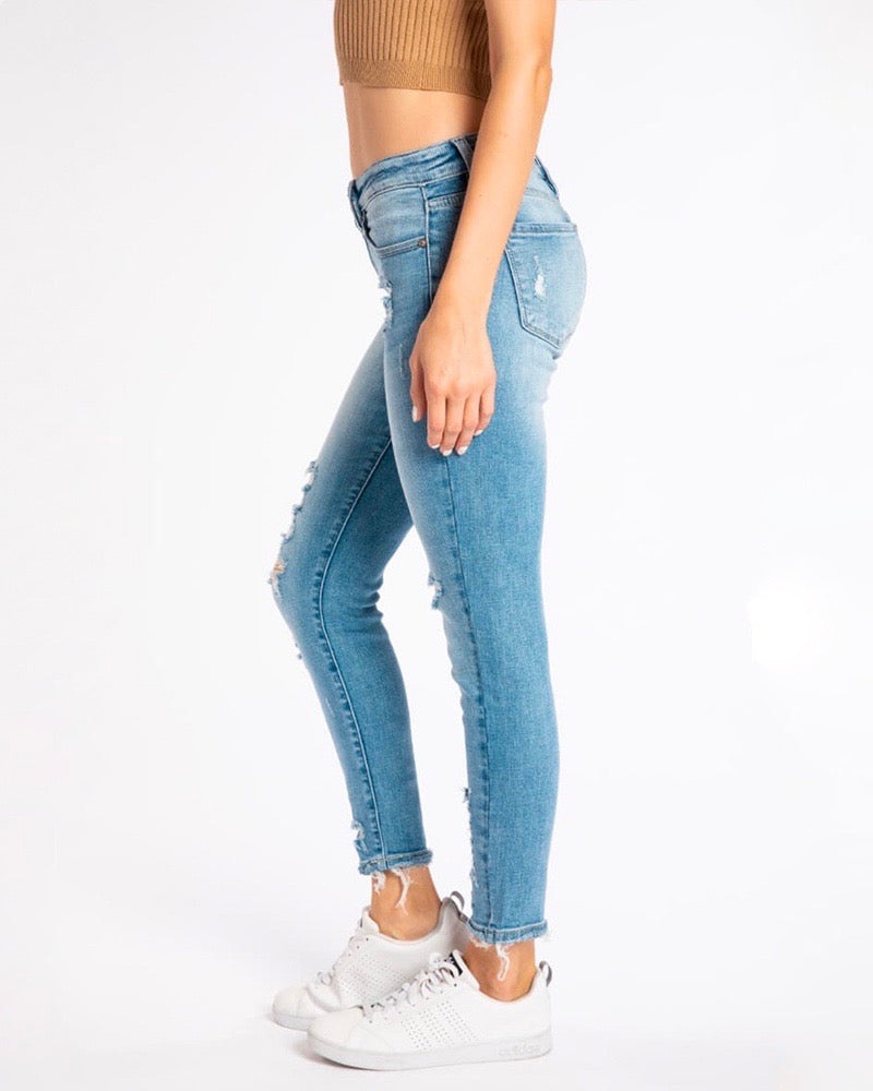 Lizzy_Distressed_Light_Wash_Faded_High_Rise_Skinny_Jeans_KC8373M_4.jpg