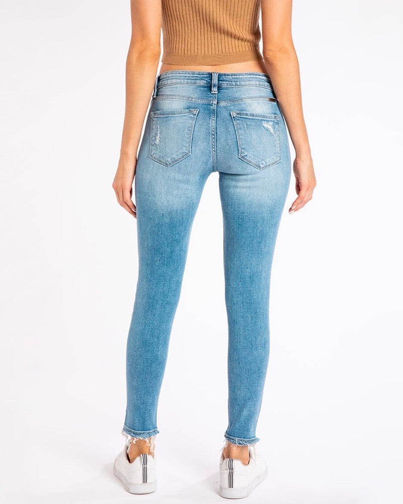 Lizzy_Distressed_Light_Wash_Faded_High_Rise_Skinny_Jeans_KC8373M_5.jpg