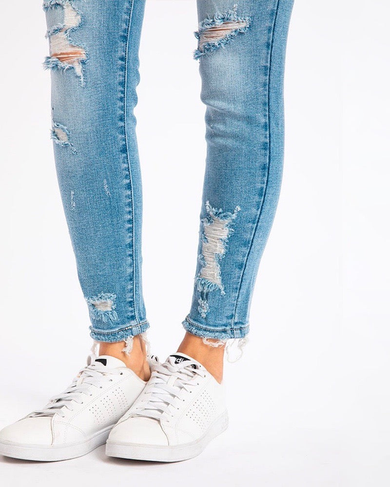 Lizzy_Distressed_Light_Wash_Faded_High_Rise_Skinny_Jeans_KC8373M_6.jpg